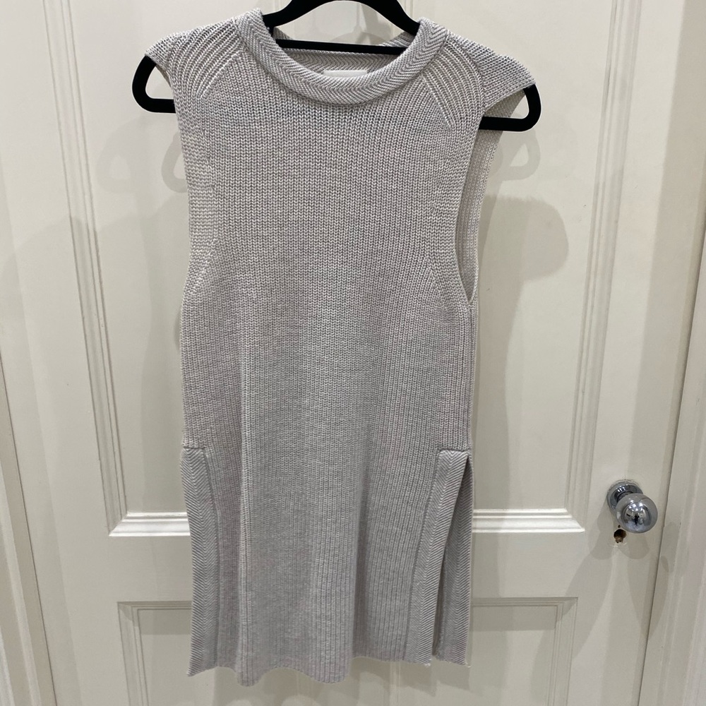 Sleeveless wool sweater
